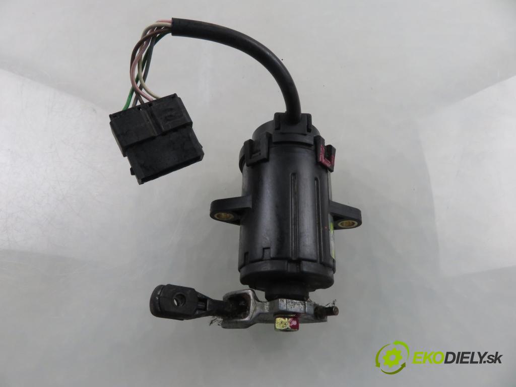 AUDI 80 (8C, B4) SEDAN 1993 66,00 1.9 TDI - 1Z 1896,00 Potenciometer plynu 0205001001 ; 046907475B (Potenciometer plynového pedálu)