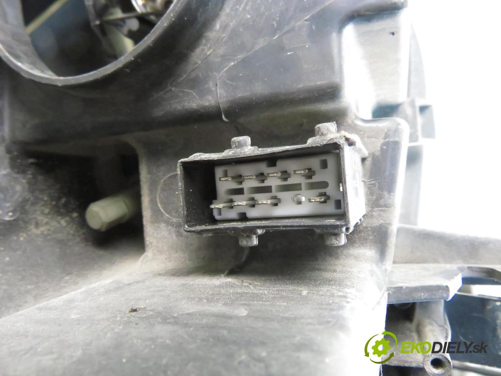 PEUGEOT 407 (6D_) SEDAN 2005 100,00 2.0 HDi 135 - RHR 1997,00 Svetlo LP 0301213203