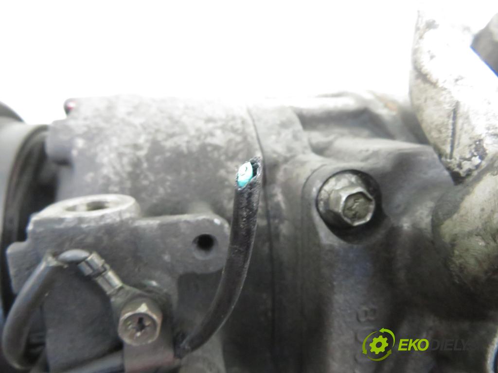 VW PASSAT B5.5 Variant (3B6) KOMBI 2002 74,00 1.9 TDI PD 101 - AVB 1896,00 KOMPRESOR: klimatizace 8D0260808 ; 4472208181 (Kompresor klimatizace)