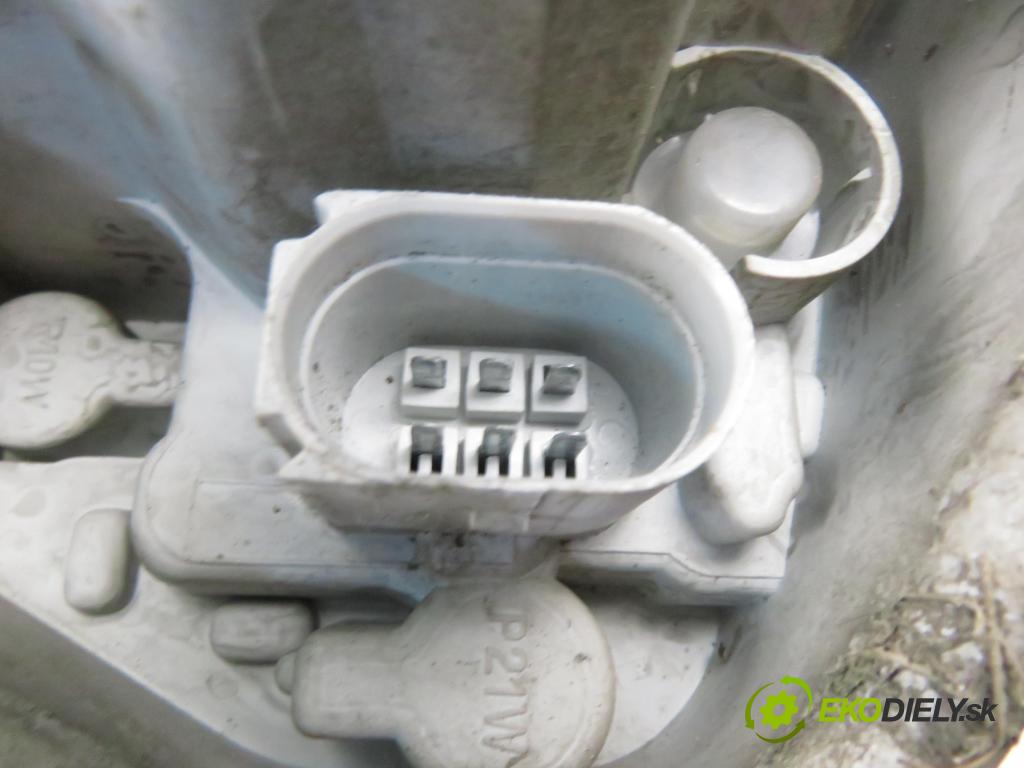 SEAT IBIZA IV (6J5, 6P1) HB 2010 66,00 1.6 TDI - CAYB 1598,00 Svetlo pravé zadné 6J4945096C