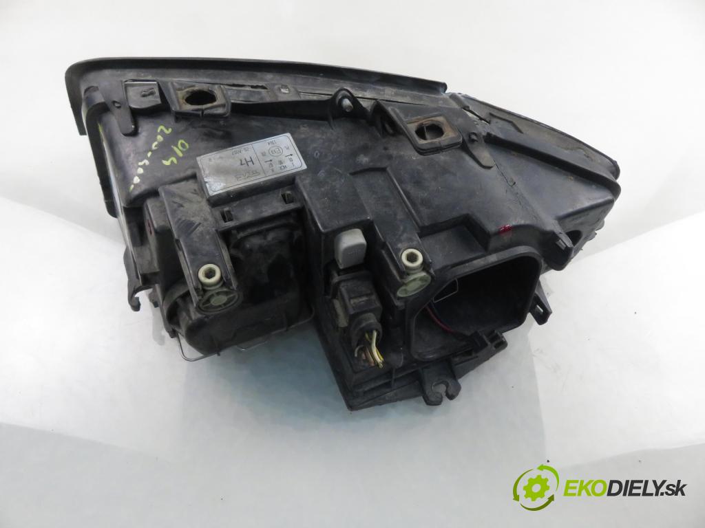 AUDI A4 (8E2, B6) SEDAN 2002 110,00 1.8 T - AVJ 1781,00 Svetlo PP