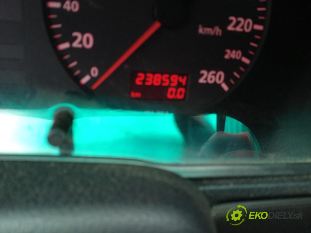 AUDI A4 (8D2, B5) SEDAN 1996 92,00 1.8 - ADR 1781,00 Prístrojovka elektrický 8D0919033CX