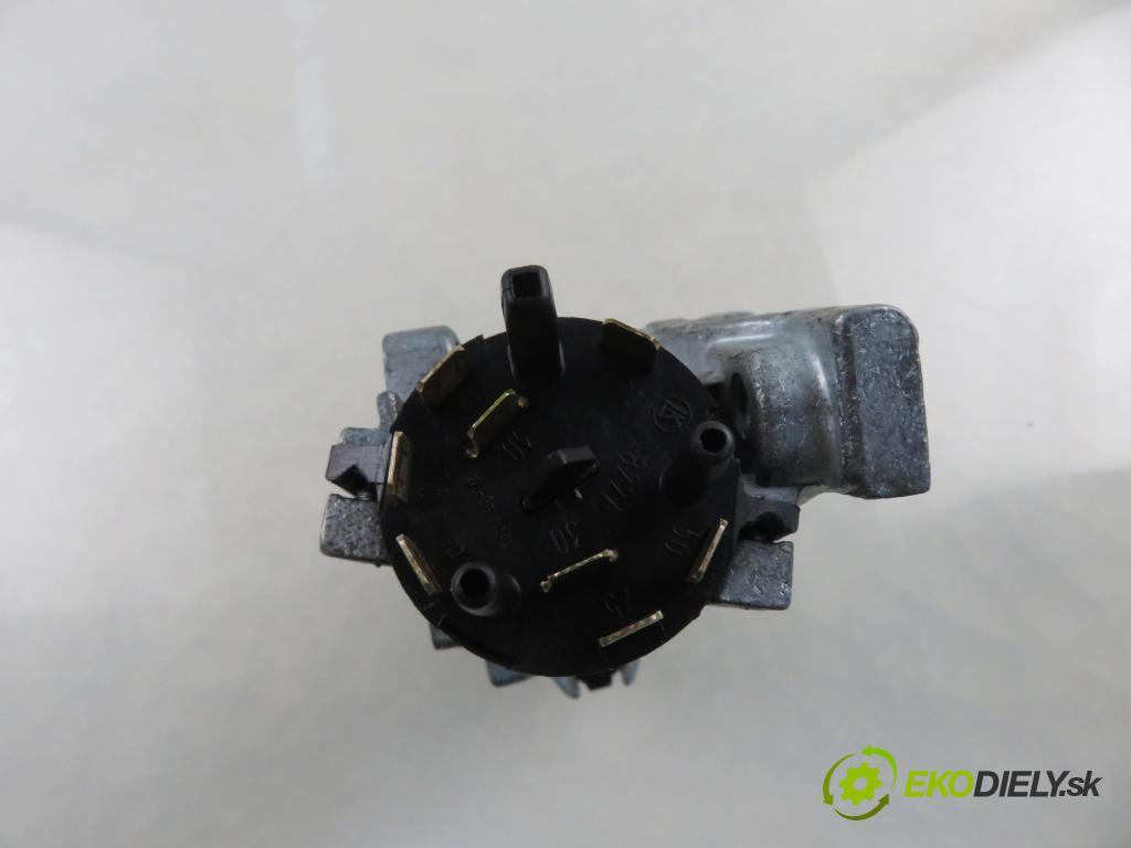 AUDI A4 (8D2, B5) SEDAN 1996 92,00 1.8 - ADR 1781,00 spinačka 4D0905851A (Spínacia skrinka)