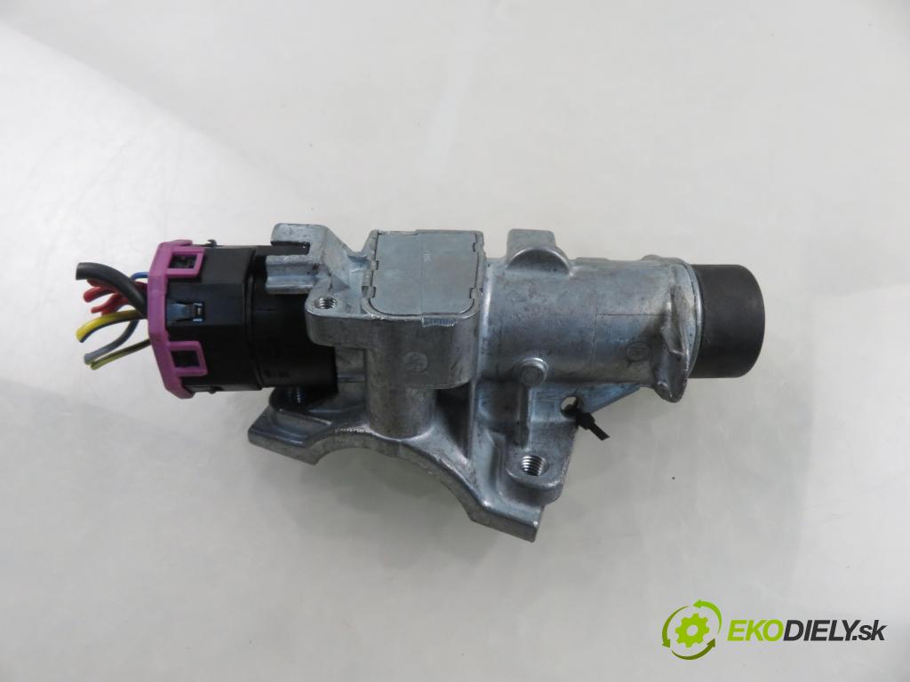 AUDI A4 (8D2, B5) SEDAN 1996 92,00 1.8 - ADR 1781,00 spinačka 4D0905851A (Spínacia skrinka)