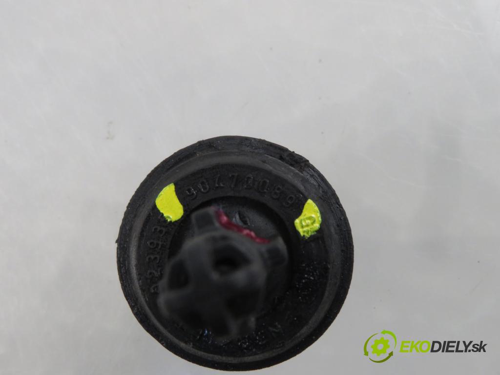OPEL MERIVA A nadwozie wielkoprzestrzenne (MPV) (X03) HB 2003 64,00 1.6 - Z 16 SE 1598,00 váha vzduchu vzduchu 90470089