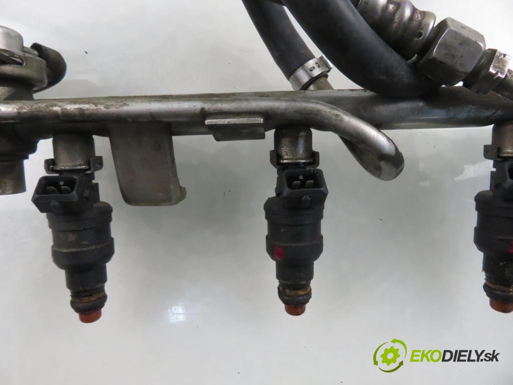 AUDI A4 (8D2, B5) SEDAN 1996 92,00 1.8 - ADR 1781,00 lišta vstřikovací 028166551A ; 0280150444 ; 058133681 (Vstřikovací lišta)