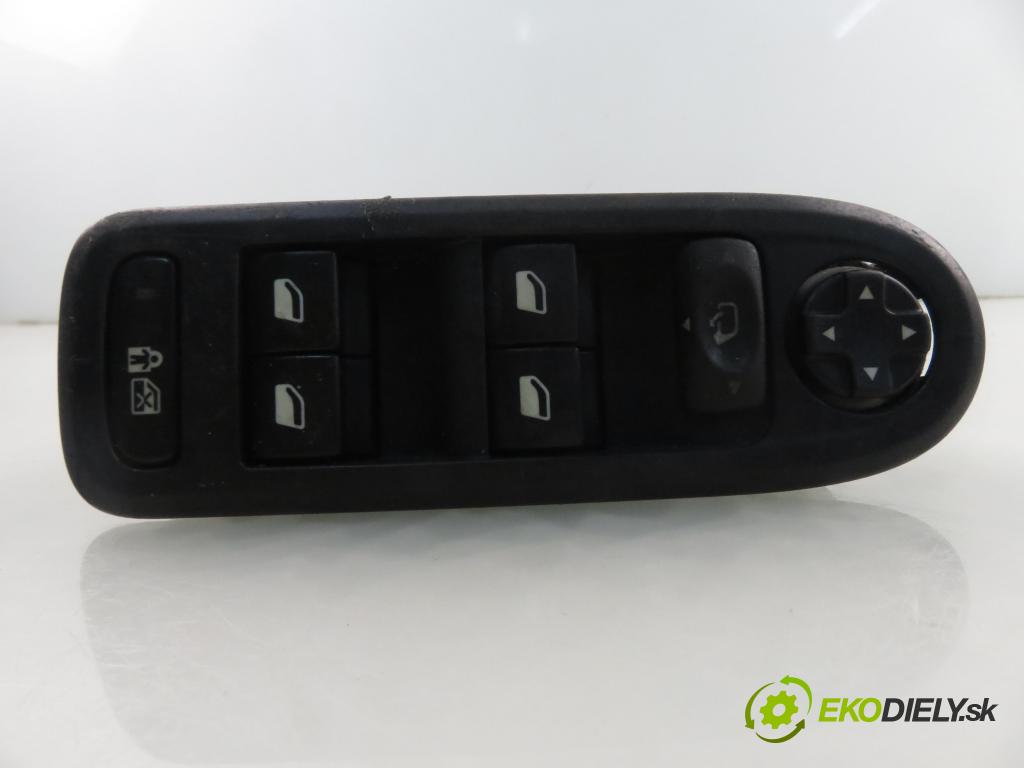 CITROEN C5 III (RD_) SEDAN 2008 155,00 3.0 V6 211 - XFV (ES9A) 2946,00 Panel ovládania okien 96599975XT