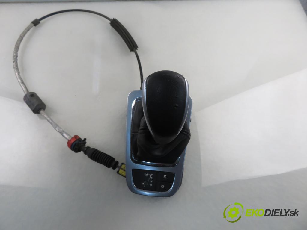 CITROEN C5 III (RD_) SEDAN 2008 155,00 3.0 V6 211 - XFV (ES9A) 2946,00 ZVEDÁK: 9681468980