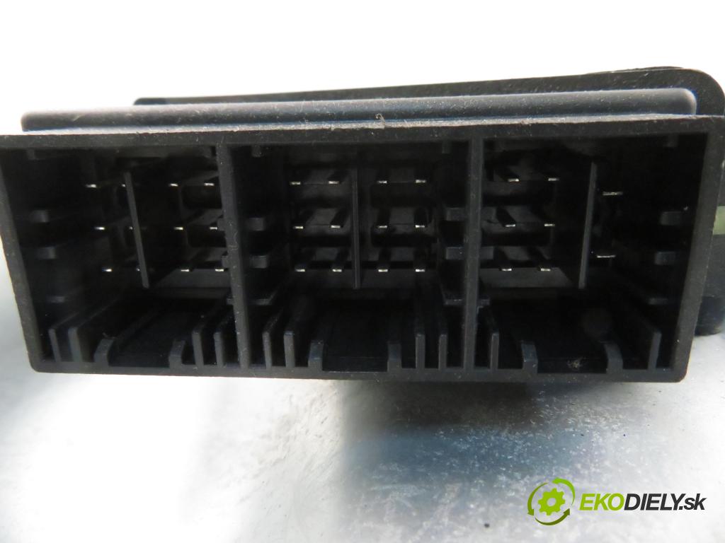 VW POLO (9N_) HB 2003 55,00 1.4 16V 75 - BBY 1390,00 Mechanizmus okien 6Q2959802A