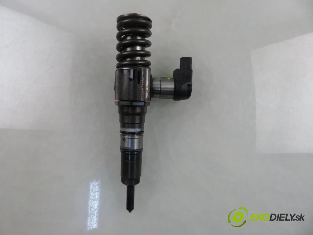 VW PASSAT B6 (3C2) SEDAN 2006 88,00 2.0 TDI - BWV 1968,00 Vstrekovač 03G130073S (Vstrekovač paliva)