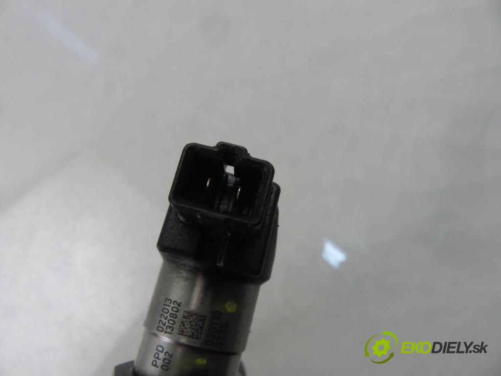 VW PASSAT B6 (3C2) SEDAN 2006 88,00 2.0 TDI - BWV 1968,00 Vstrekovač 03G130073S (Vstrekovač paliva)