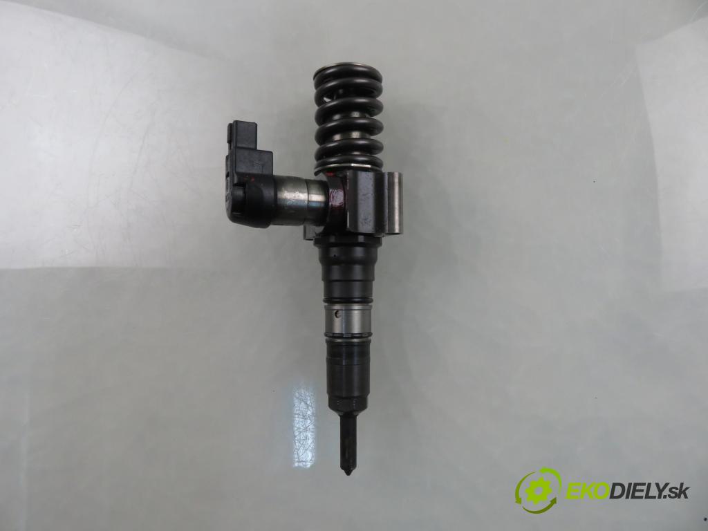 VW TOURAN (1T1, 1T2) MINIVAN 2007 125,00 2.0 TDI - BMN 1968,00 Vstrekovač 03G130073T (Vstrekovač paliva)