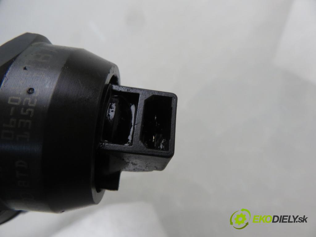 SEAT IBIZA III (6L1) HB 2006 74,00 1.9 TDI - AXR 1896,00 Vstrekovač 038130073AG ; 0414720215 (Vstrekovač paliva)