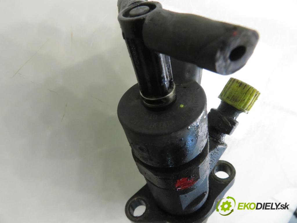 FORD FOCUS II (DA_, HCP) KOMBI 2006 80,00 1.6 TDCi - G8DB 1560,00 vstrekovač 0445110259 (Vstrekovač paliva)