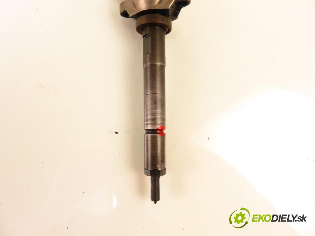 FORD FOCUS II (DA_, HCP) KOMBI 2006 80,00 1.6 TDCi - G8DB 1560,00 vstrekovač 0445110259 (Vstrekovač paliva)