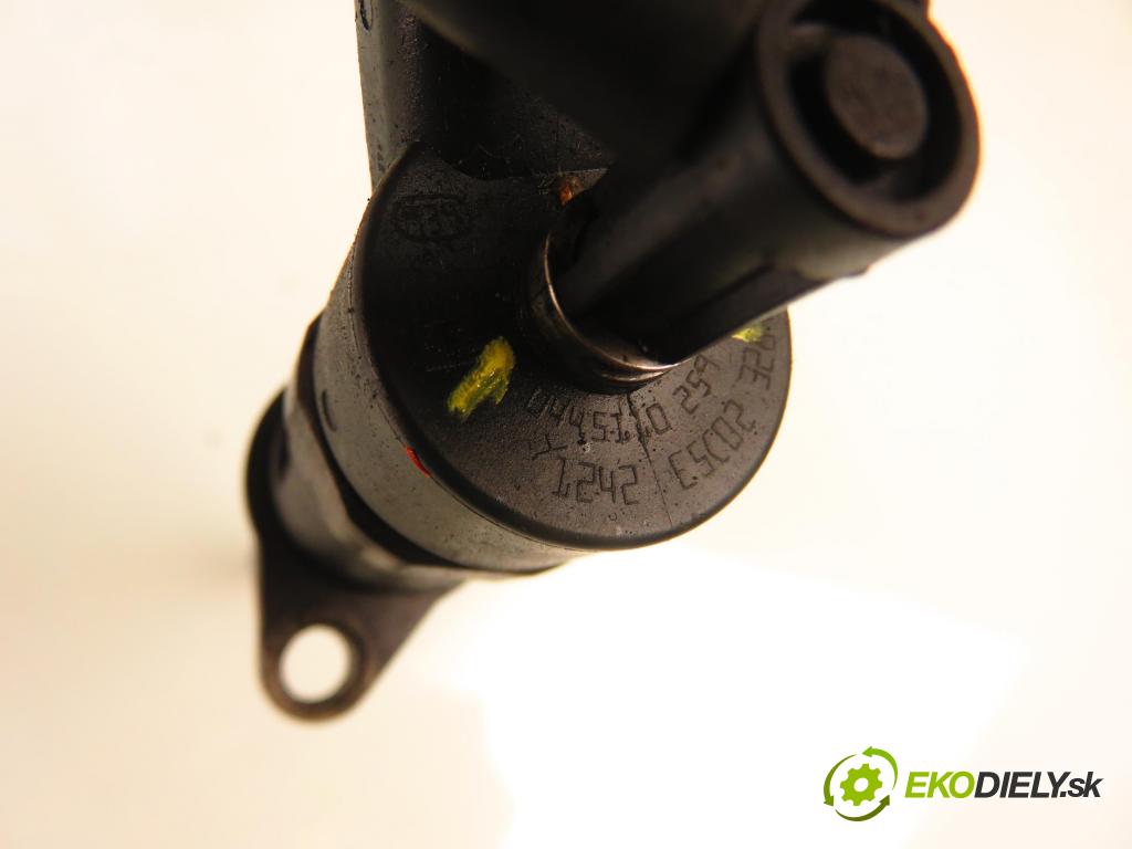 FORD FOCUS II (DA_, HCP) KOMBI 2006 80,00 1.6 TDCi - G8DB 1560,00 vstrekovač 0445110259 (Vstrekovač paliva)