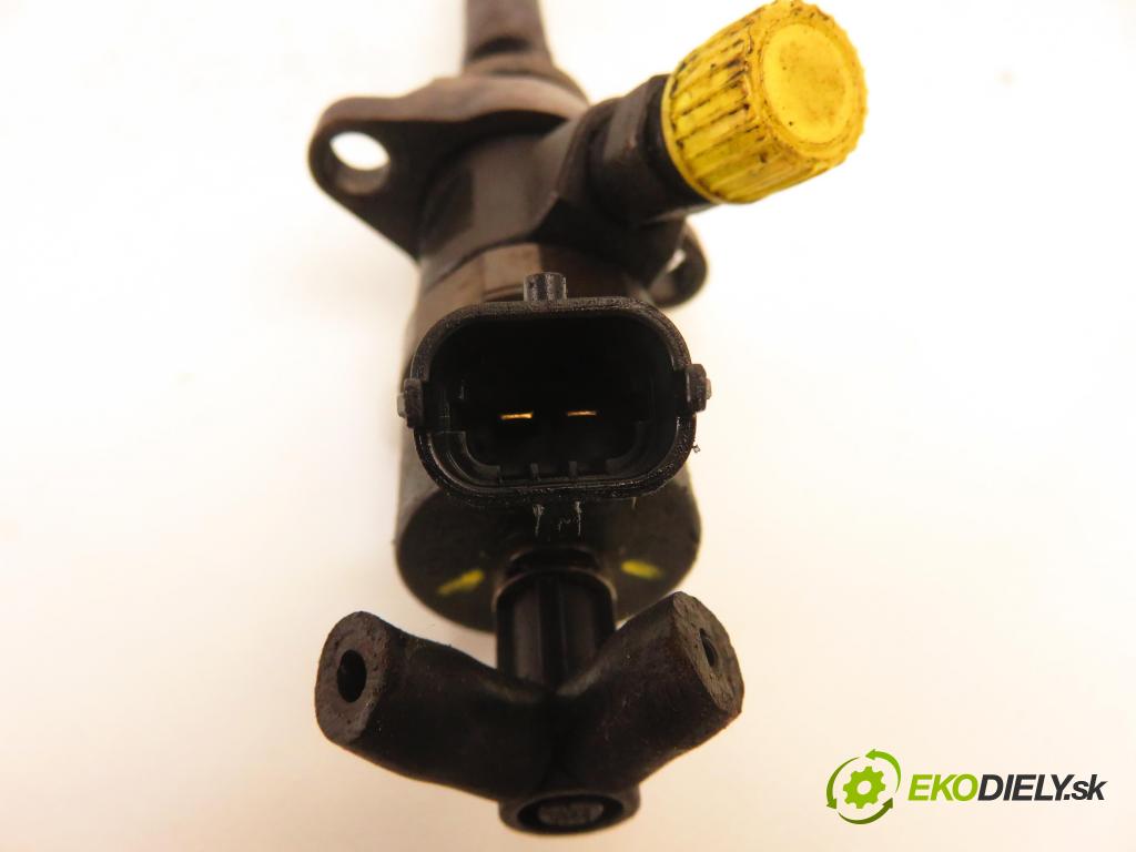 FORD FOCUS II (DA_, HCP) KOMBI 2006 80,00 1.6 TDCi - G8DB 1560,00 vstrekovač 0445110259 (Vstrekovač paliva)