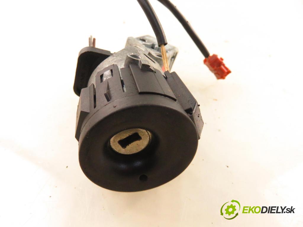 PEUGEOT 407 (6D_) SEDAN 2005 100,00 2.0 HDi 135 - RHR 1997,00 spinačka 9648445180 (Spínacia skrinka)