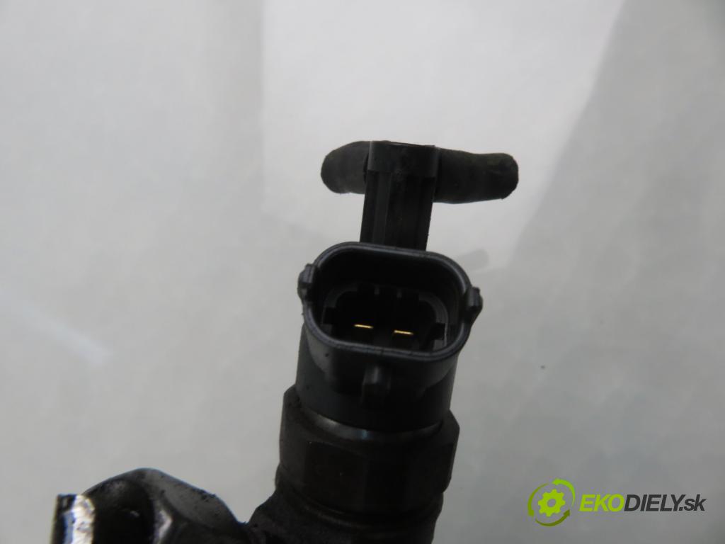 PEUGEOT 407 (6D_) SEDAN 2008 80,00 1.6 HDi 110 - 9HZ (DV6TED4) 1560,00 vstrekovač 0445110297 (Vstrekovač paliva)