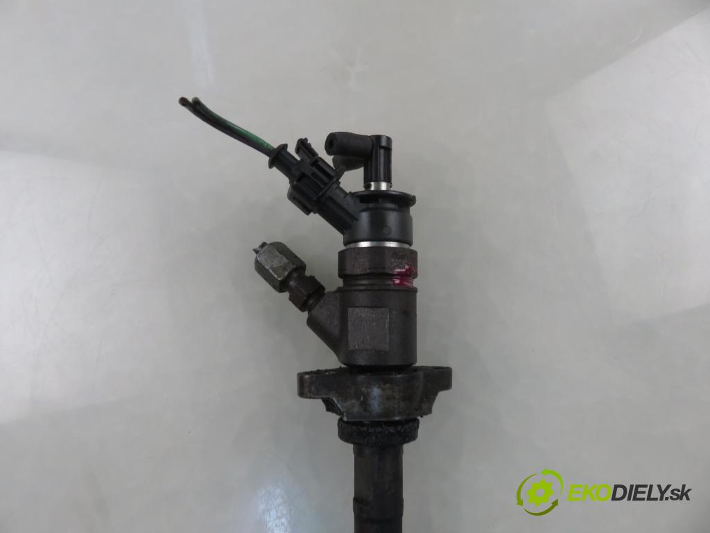 PEUGEOT 407 (6D_) SEDAN 2008 80,00 1.6 HDi 110 - 9HZ (DV6TED4) 1560,00 vstrekovač 0445110297 (Vstrekovač paliva)