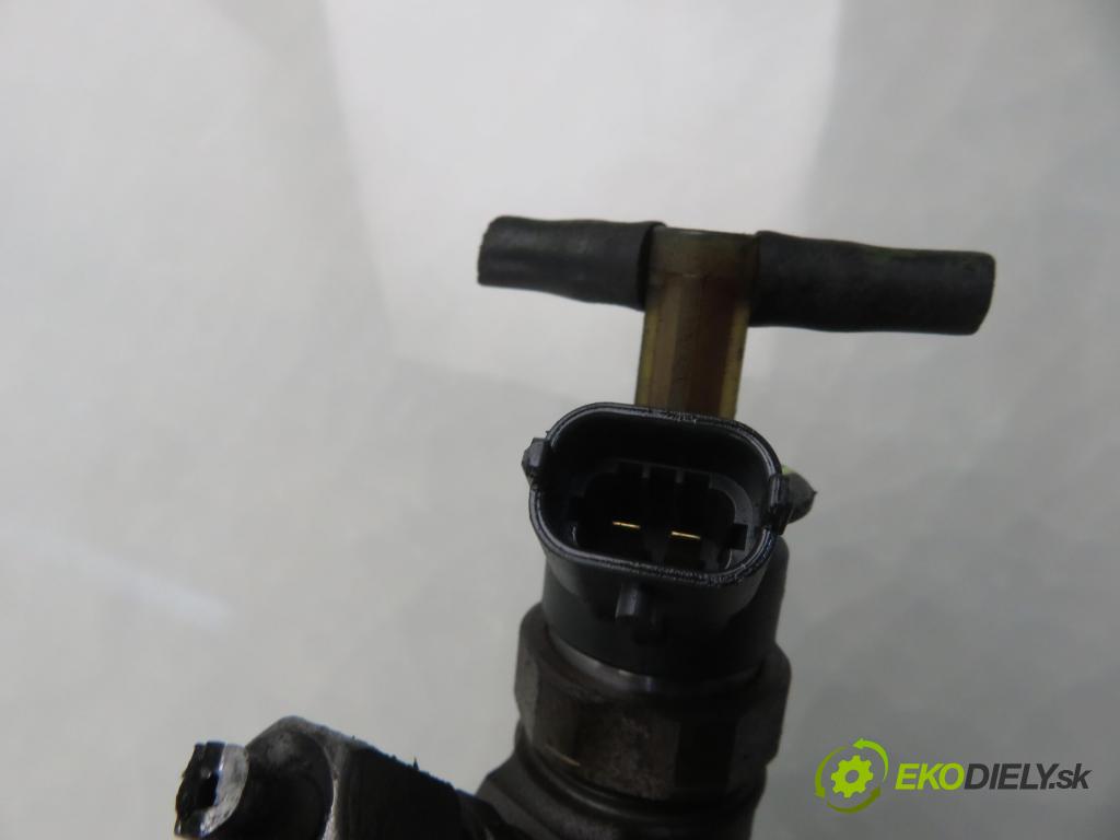 PEUGEOT 407 (6D_) SEDAN 2008 80,00 1.6 HDi 110 - 9HZ (DV6TED4) 1560,00 vstrekovač 0445110297 (Vstrekovač paliva)