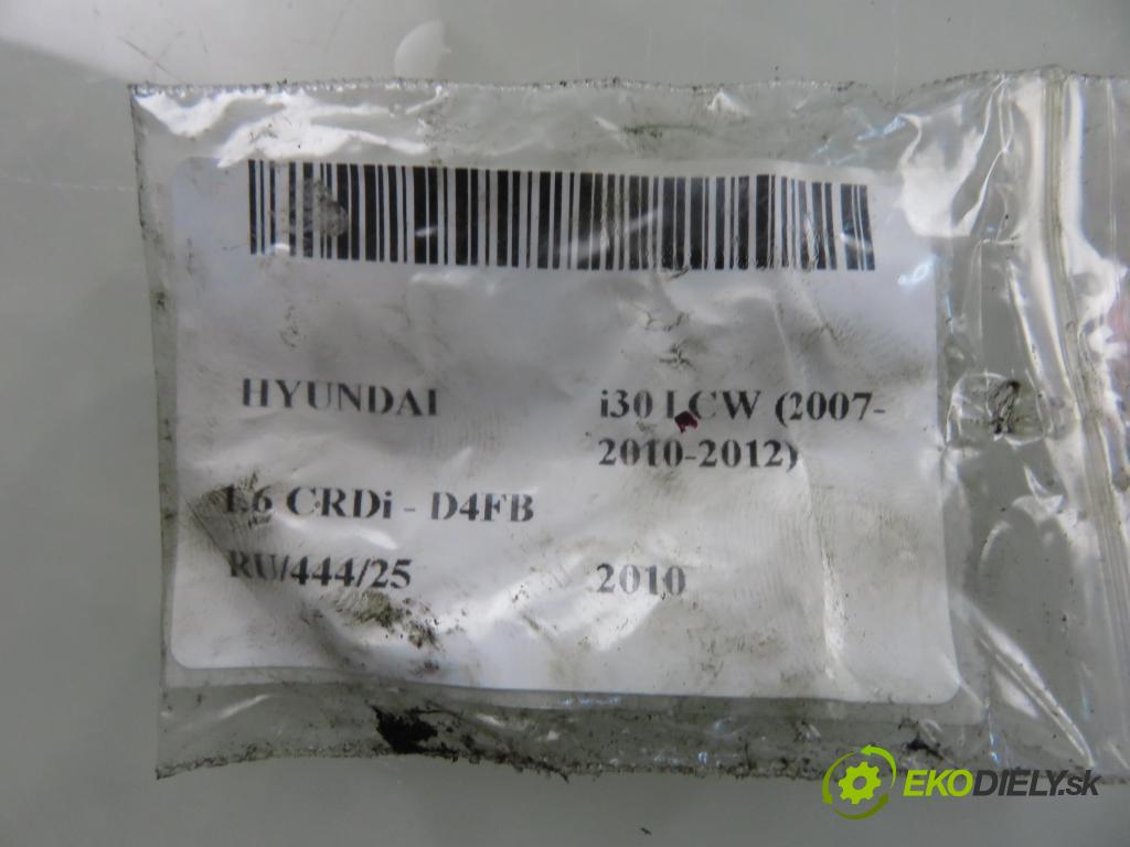 HYUNDAI i30 Kombi (FD) KOMBI 2010 85,00 1.6 CRDi 116 - D4FB 1582,00 vstrekovač 0445110320 ; 338002A900 (Vstrekovač paliva)