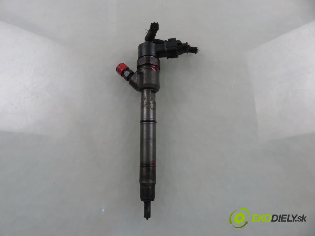 HYUNDAI i30 Kombi (FD) KOMBI 2010 85,00 1.6 CRDi 116 - D4FB 1582,00 vstrekovač 0445110320 ; 338002A900 (Vstrekovač paliva)