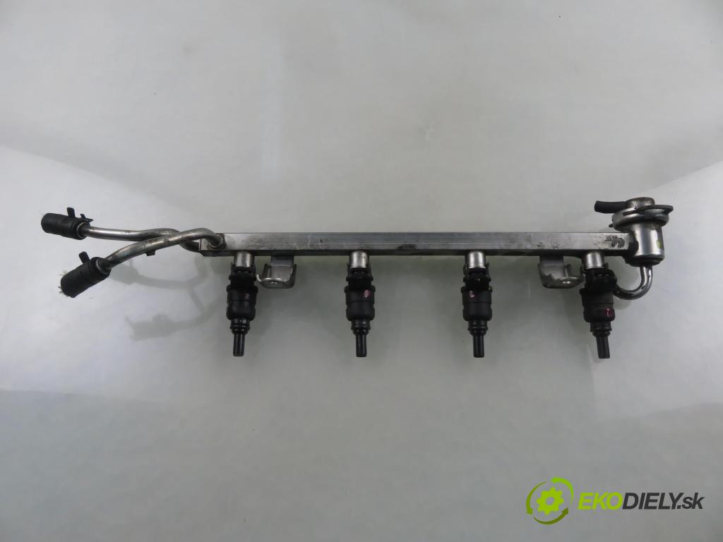 AUDI A3 (8L1) HB 2000 92,00 1.8 - AGN 1781,00 Lišta vstrekovacia 06A906031D ; 06A133317E (Vstrekovacia lišta)