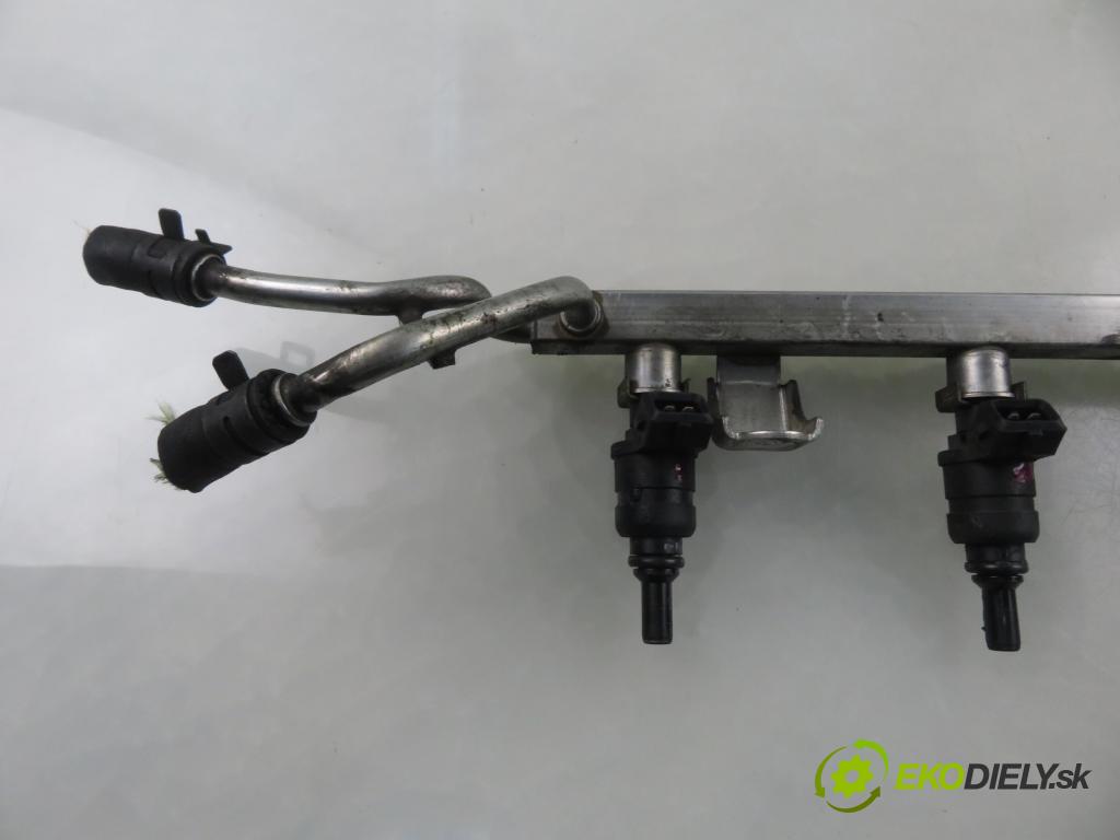 AUDI A3 (8L1) HB 2000 92,00 1.8 - AGN 1781,00 Lišta vstrekovacia 06A906031D ; 06A133317E (Vstrekovacia lišta)