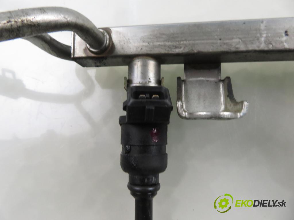 AUDI A3 (8L1) HB 2000 92,00 1.8 - AGN 1781,00 Lišta vstrekovacia 06A906031D ; 06A133317E (Vstrekovacia lišta)