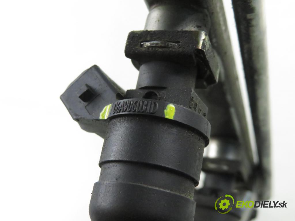 AUDI A3 (8L1) HB 2000 92,00 1.8 - AGN 1781,00 Lišta vstrekovacia 06A906031D ; 06A133317E (Vstrekovacia lišta)