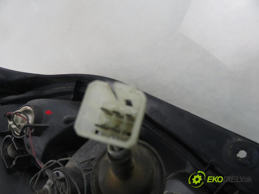 SUZUKI ALTO (FF) HB 2004 46,00 1.1 (RF410) - F10D 1061,00 Svetlo pravé zadné