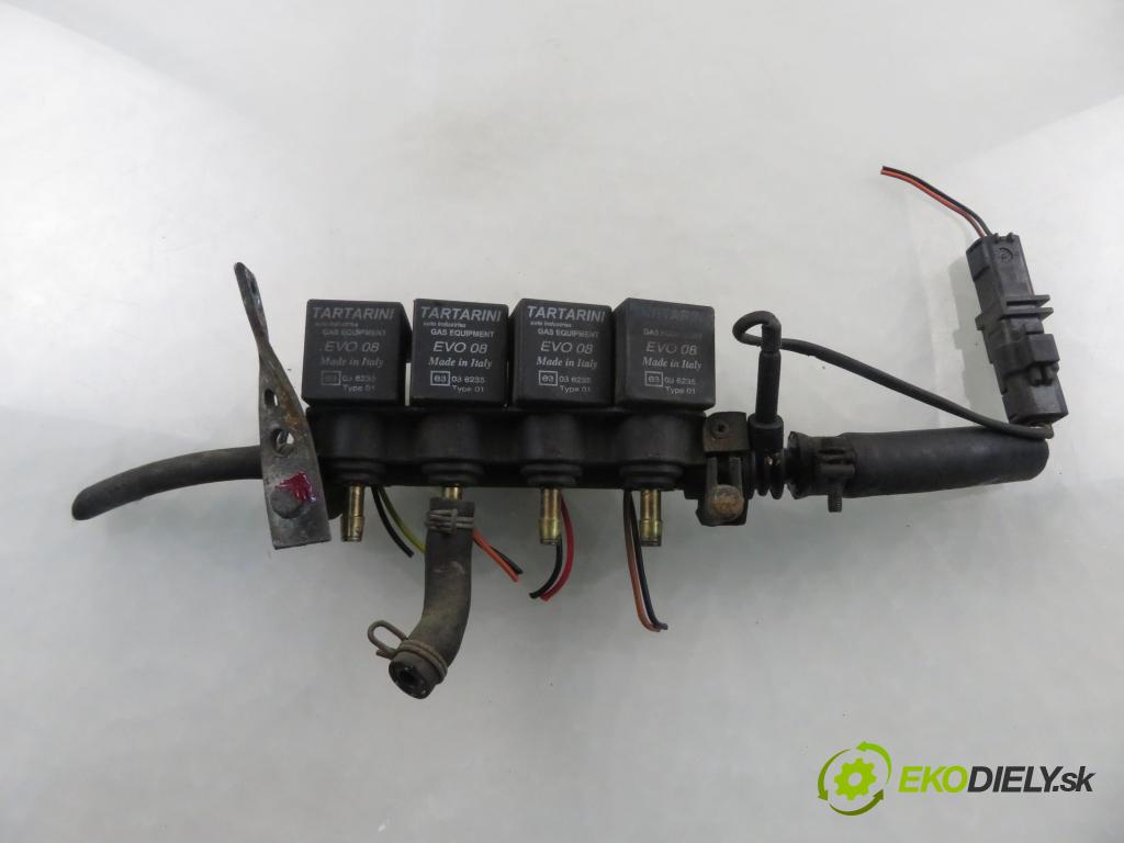 FIAT GRANDE PUNTO (199_) HB 2012 57,00 1.4 - 350 A1.000 1368,00 Lišta vstrekovacia LPG 67R010285