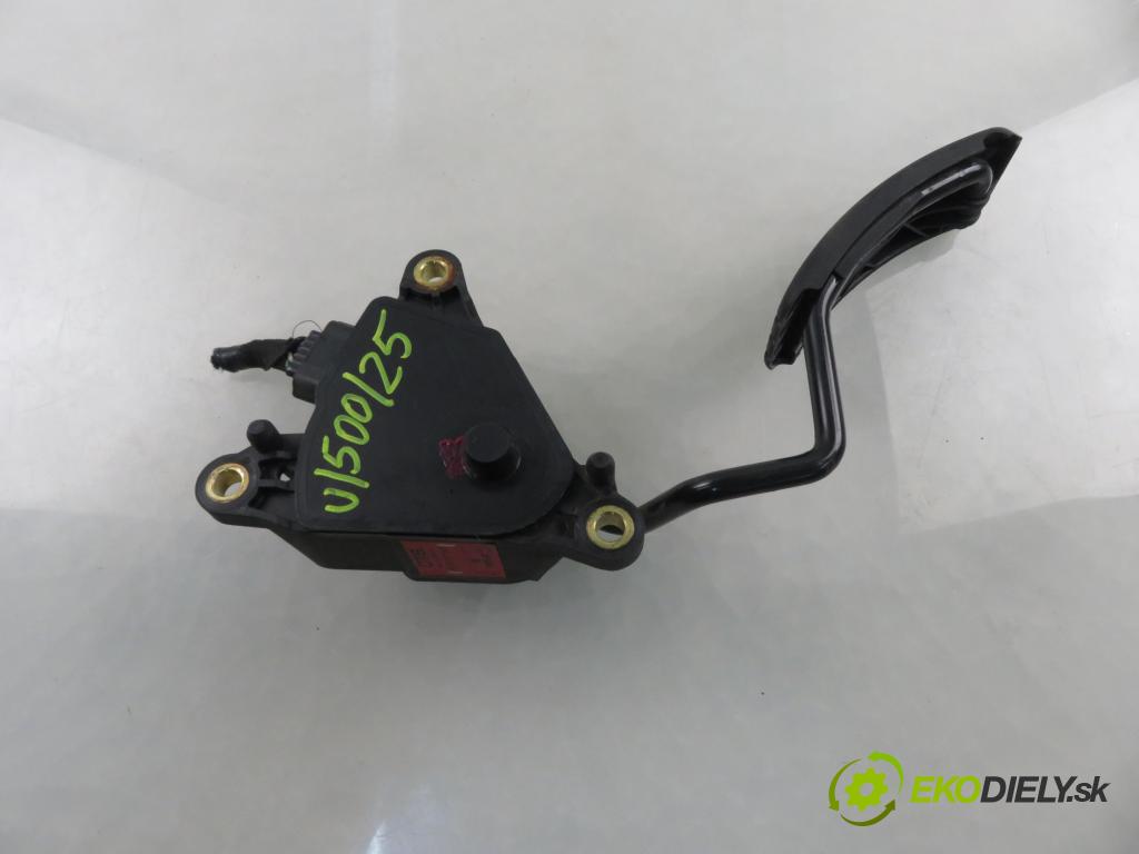 RENAULT CLIO III (BR0/1, CR0/1) HB 2006 63,00 1.5 dCi 86 - K9K 766 1461,00 Potenciometer plynu 8200297335 (Potenciometer plynového pedálu)