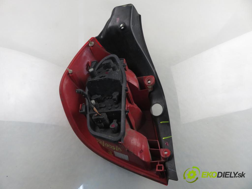 RENAULT CLIO III (BR0/1, CR0/1) HB 2006 63,00 1.5 dCi 86 - K9K 766 1461,00 Svetlo pravé zadné 89035080