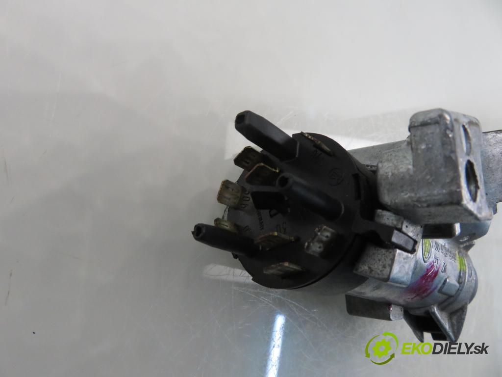 SKODA OCTAVIA I (1U2) LIFTBACK 1997 66,00 1.9 TDI 90- AGR 1896,00 spinačka / zámky 1J0419959