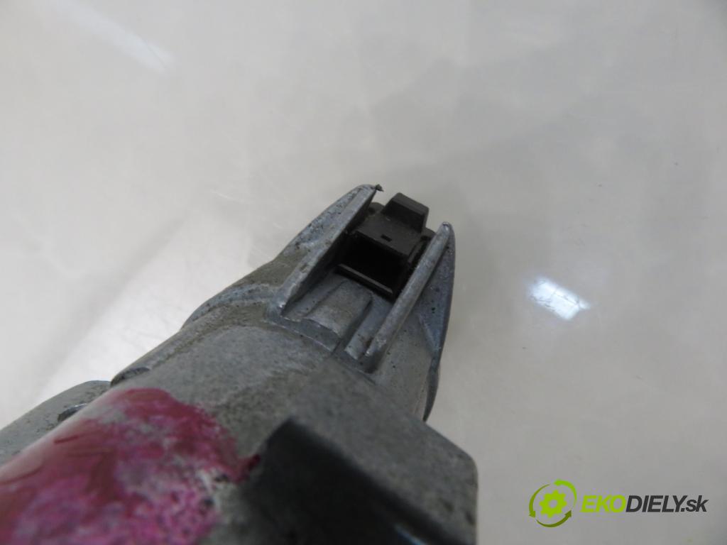 SKODA OCTAVIA I (1U2) LIFTBACK 1997 66,00 1.9 TDI 90- AGR 1896,00 spinačka / zámky 1J0419959