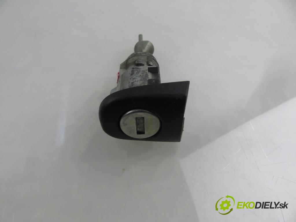 SKODA OCTAVIA I (1U2) LIFTBACK 1997 66,00 1.9 TDI 90- AGR 1896,00 spinačka / zámky 1J0419959