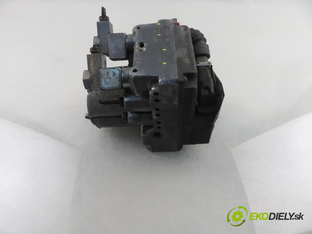 AUDI A4 (8D2, B5) SEDAN 1997 92,00 1.8 20V 125 quattro - ADR 1781,00 Pumpa ABS 8D0614111B ; 0265218017 (Pumpa ABS)