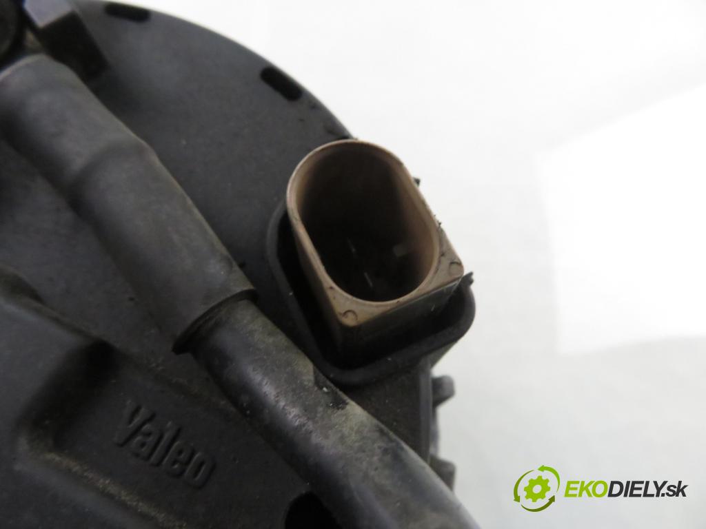 AUDI A4 (8D2, B5) SEDAN 2000 66,00 1.9 TDI - AHU 1896,00 Alternátor 028903029E (Alternátor)