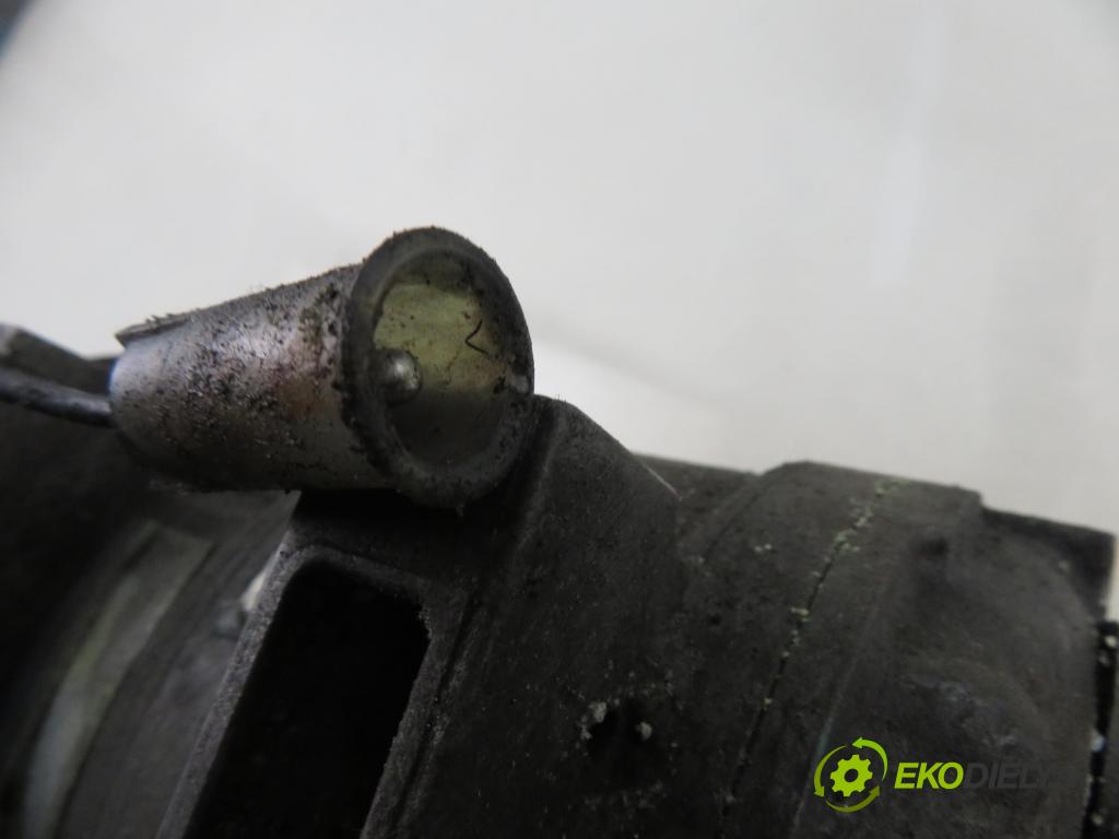 VOLVO V40 Kombi (645) KOMBI 2001 80,00 1.6 - B 4164 S2 1587,00 KOMPRESOR: klimatizace  (Kompresor klimatizace)