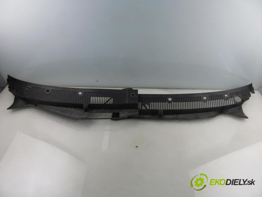 SKODA OCTAVIA I (1U2) LIFTBACK 1997 66,00 1.9 TDI 90- AGR 1896,00 Torpédo, plast pod čelné okno 1U1819416 ; 1U1819415 (Torpédo (plast pod čelným sklom))