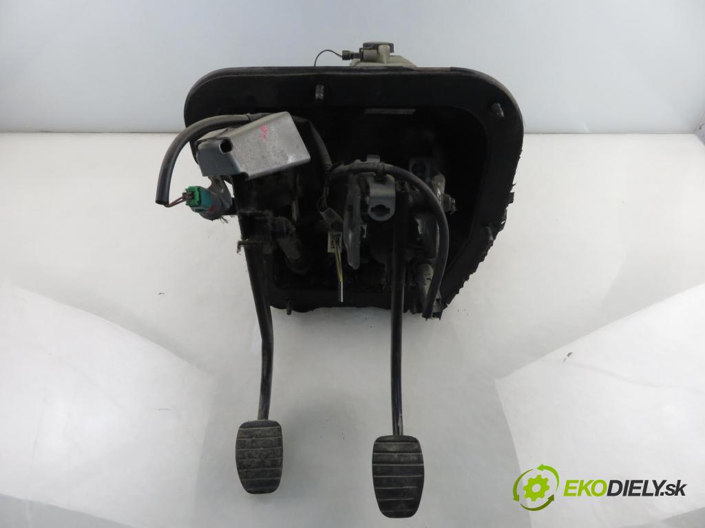 RENAULT TRAFIC II Autobus (JL) BUS 2005 74,00 1.9 dCI 100 (JL0C) - F9Q 760 1870,00 preloženie 8200300847 ; 93852216 ; 8200460941