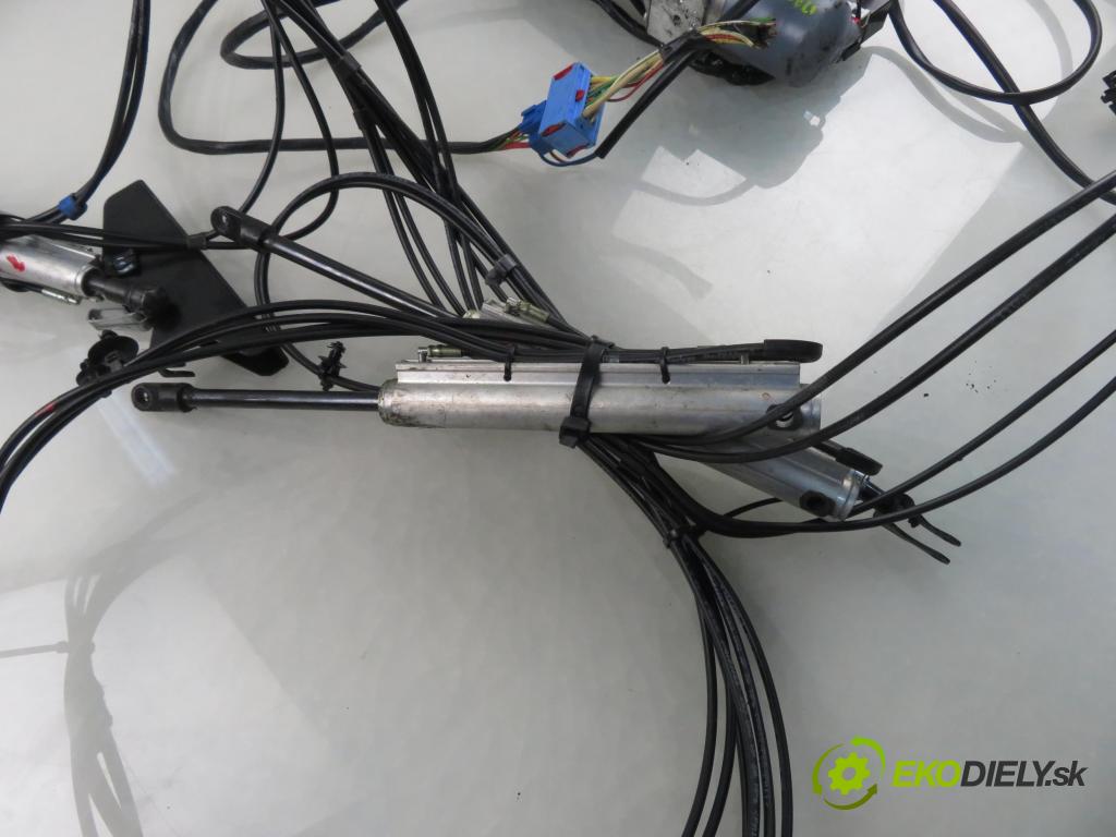 PEUGEOT 307 CC (3B) C/C 2006 0,00 2.0 16V - RFJ (EW10A) 1997,00 Motor otvárania strechy 9644038880