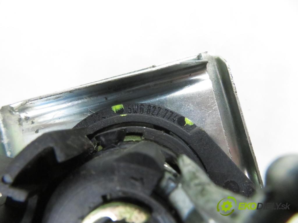 VW FOX (5Z1, 5Z3) HB 2006 55,00 1.4 - BKR 1390,00 zámok zámku kufor 5Z6827774 ; 5W6827774
