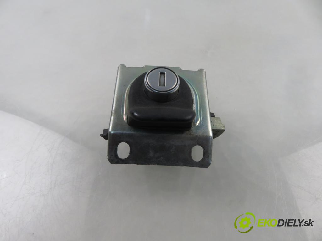VW FOX (5Z1, 5Z3) HB 2006 55,00 1.4 - BKR 1390,00 zámok zámku kufor 5Z6827774 ; 5W6827774