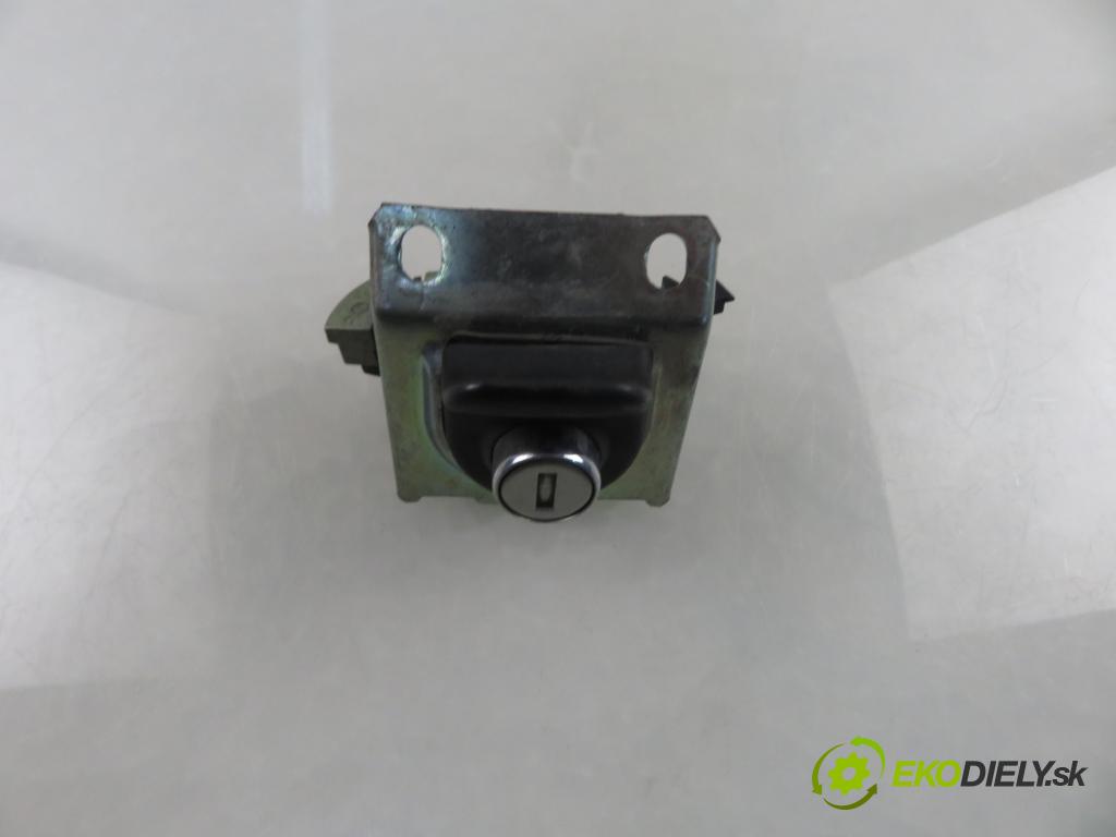 VW FOX (5Z1, 5Z3) HB 2006 55,00 1.4 - BKR 1390,00 zámok zámku kufor 5Z6827774 ; 5W6827774