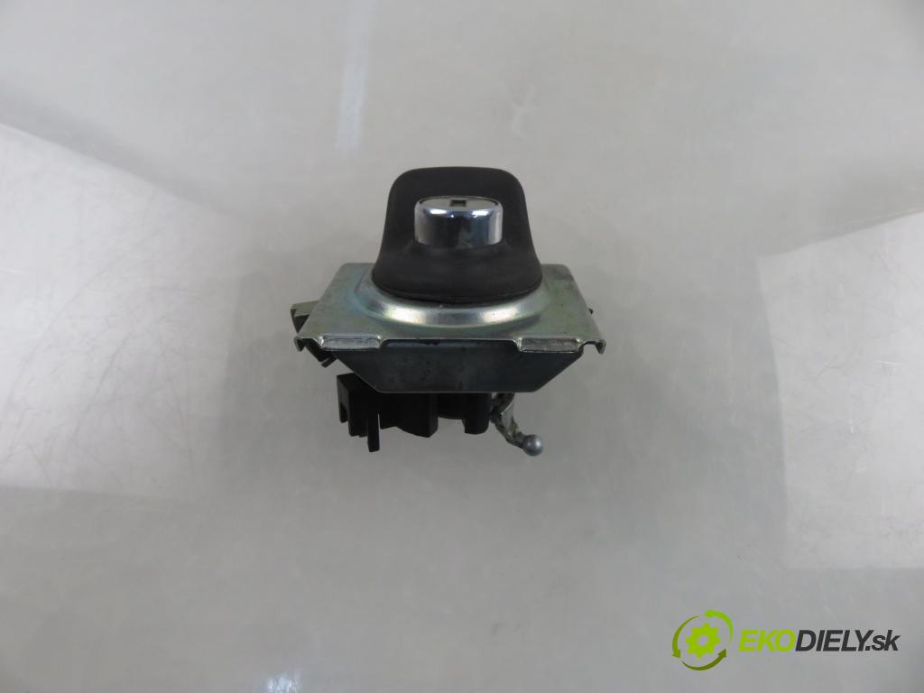 VW FOX (5Z1, 5Z3) HB 2006 55,00 1.4 - BKR 1390,00 zámok zámku kufor 5Z6827774 ; 5W6827774