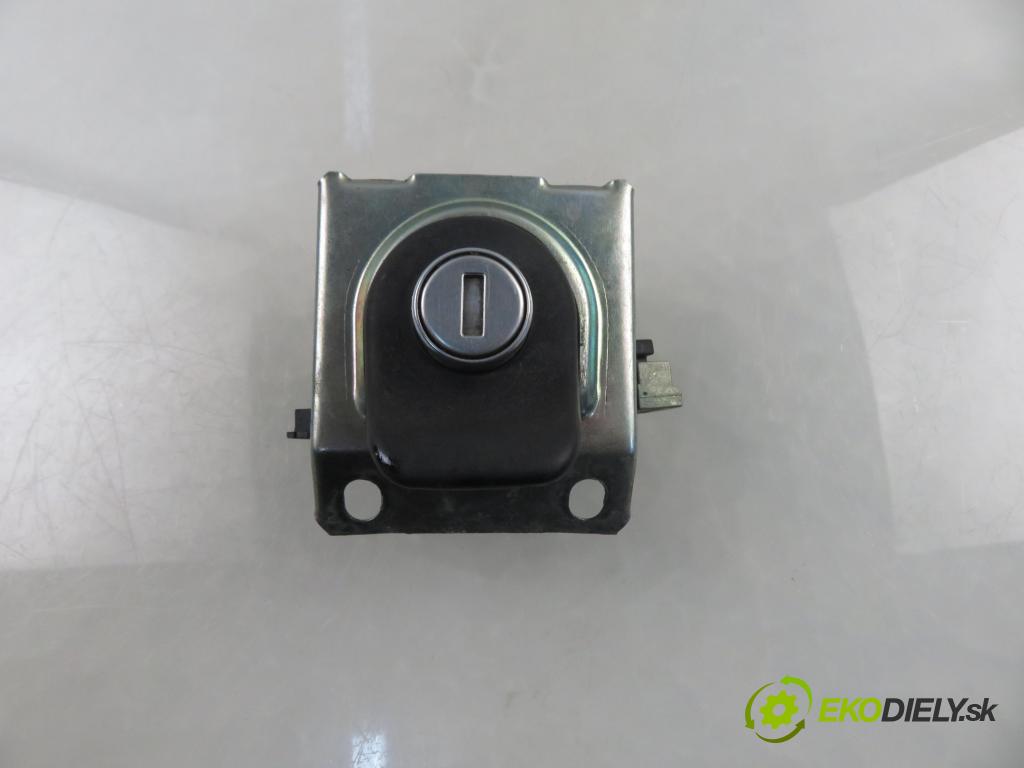 VW FOX (5Z1, 5Z3) HB 2006 55,00 1.4 - BKR 1390,00 zámok zámku kufor 5Z6827774 ; 5W6827774