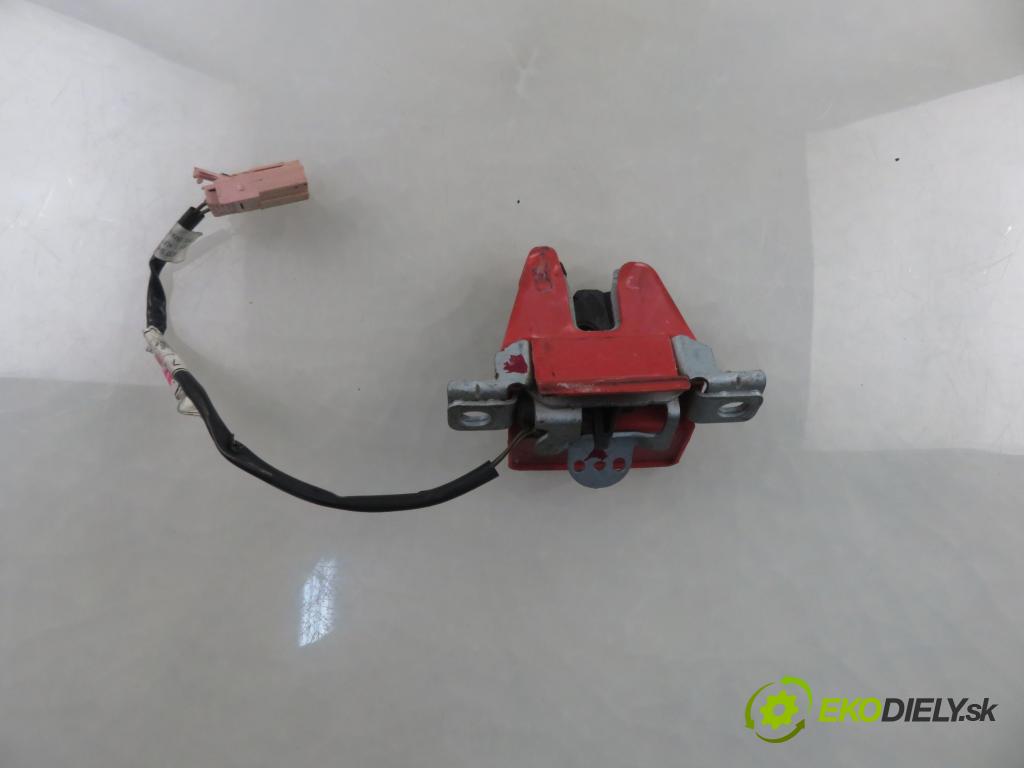 VW FOX (5Z1, 5Z3) HB 2006 55,00 1.4 - BKR 1390,00 zámok dverí kufor 5Z6827505L